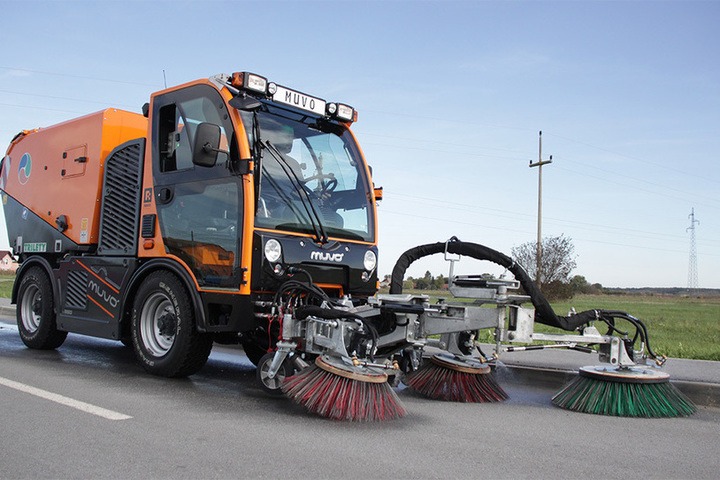 Специальные машины для уборки дорог: технологии и функциональность