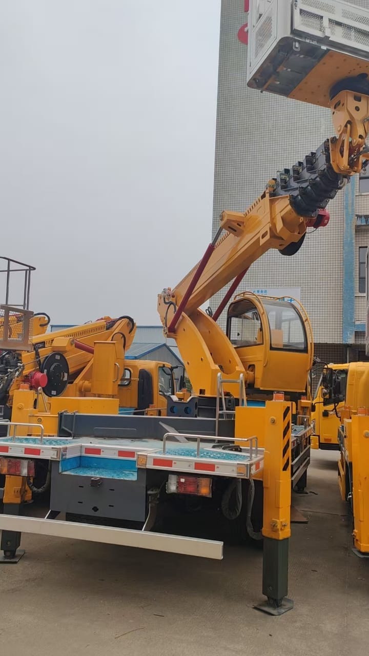 Автовышка Isuzu ELF KV100 28 метров