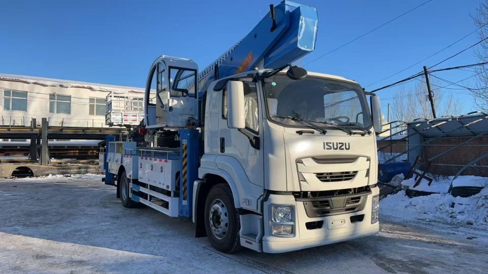 Автовышка Isuzu GIGA 45 метров 