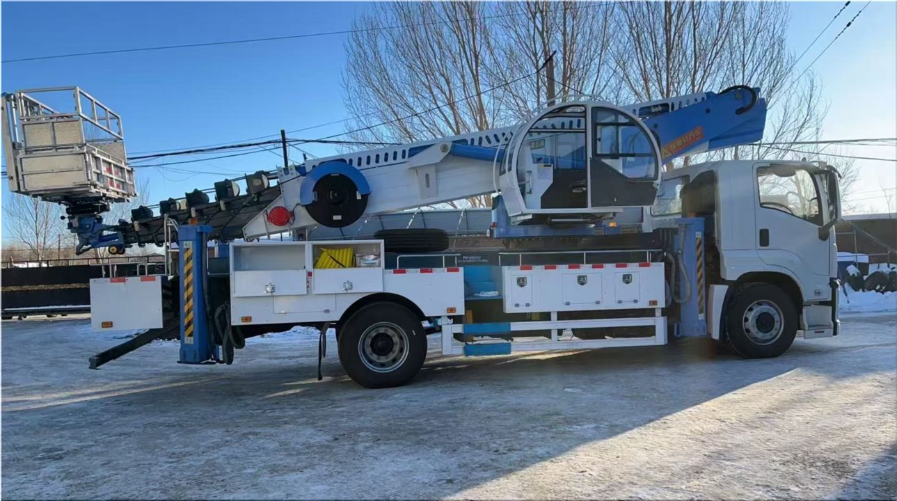 Автовышка Isuzu GIGA 45 метров 