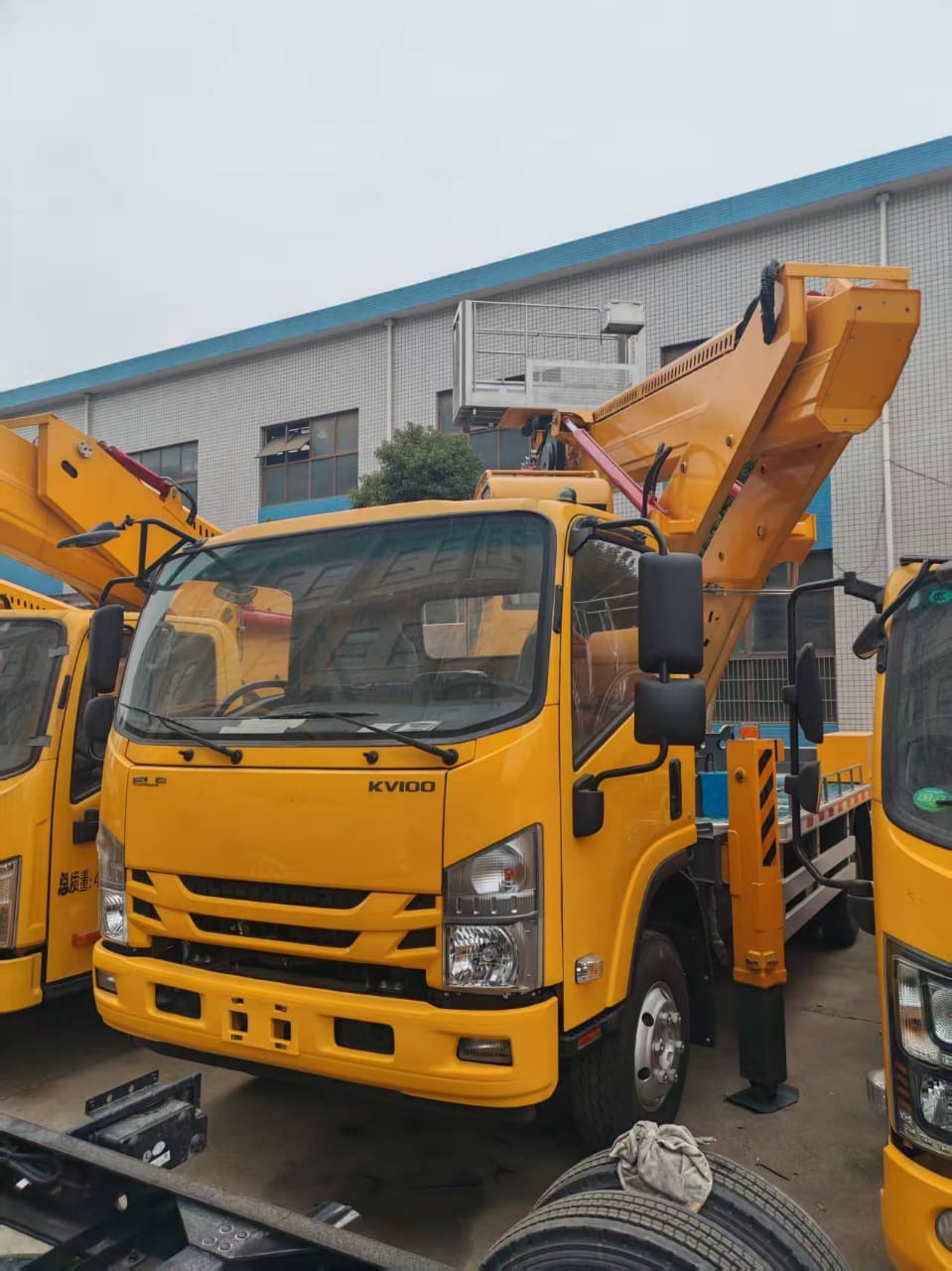 Автовышка Isuzu ELF KV100 28 метров