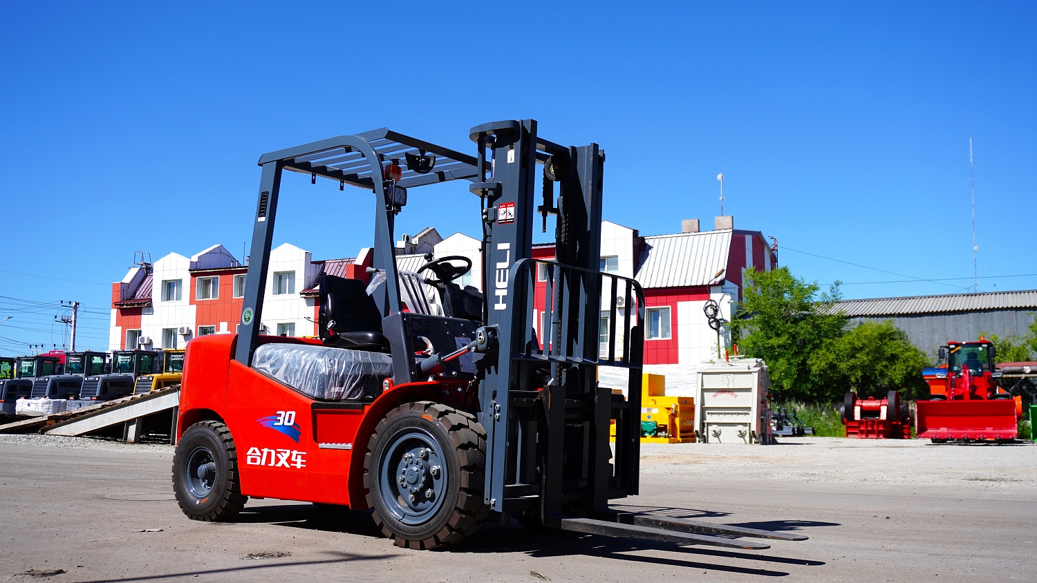 Вилочный погрузчик Heli CPCD30: надежный партнер для сложных задач
