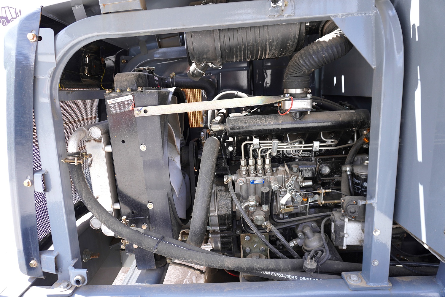 Фронтальный погрузчик Lugong T916: компактное решение для сложных задач