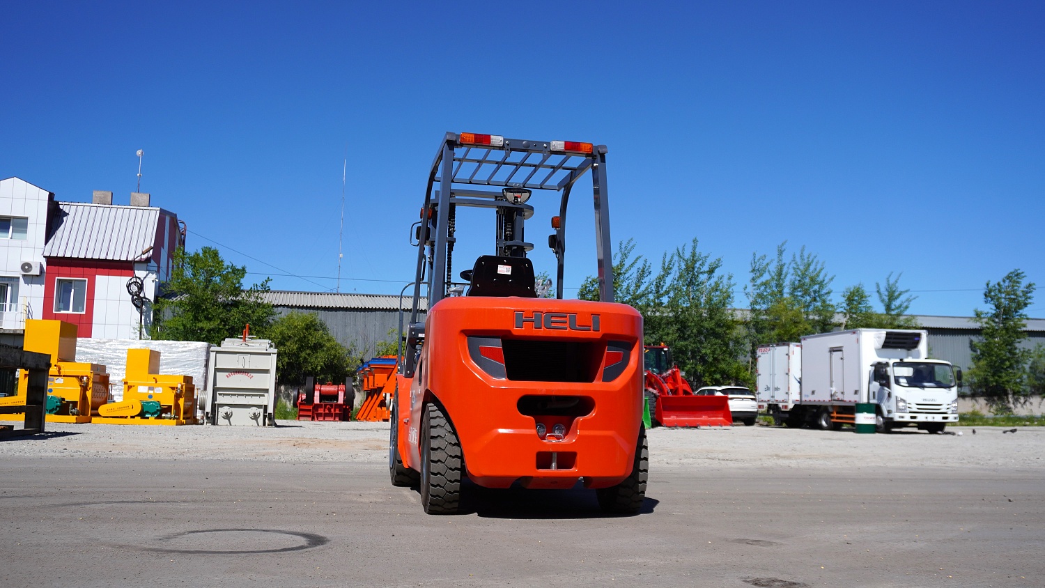 Вилочный погрузчик Heli CPCD35: универсальный помощник для складов