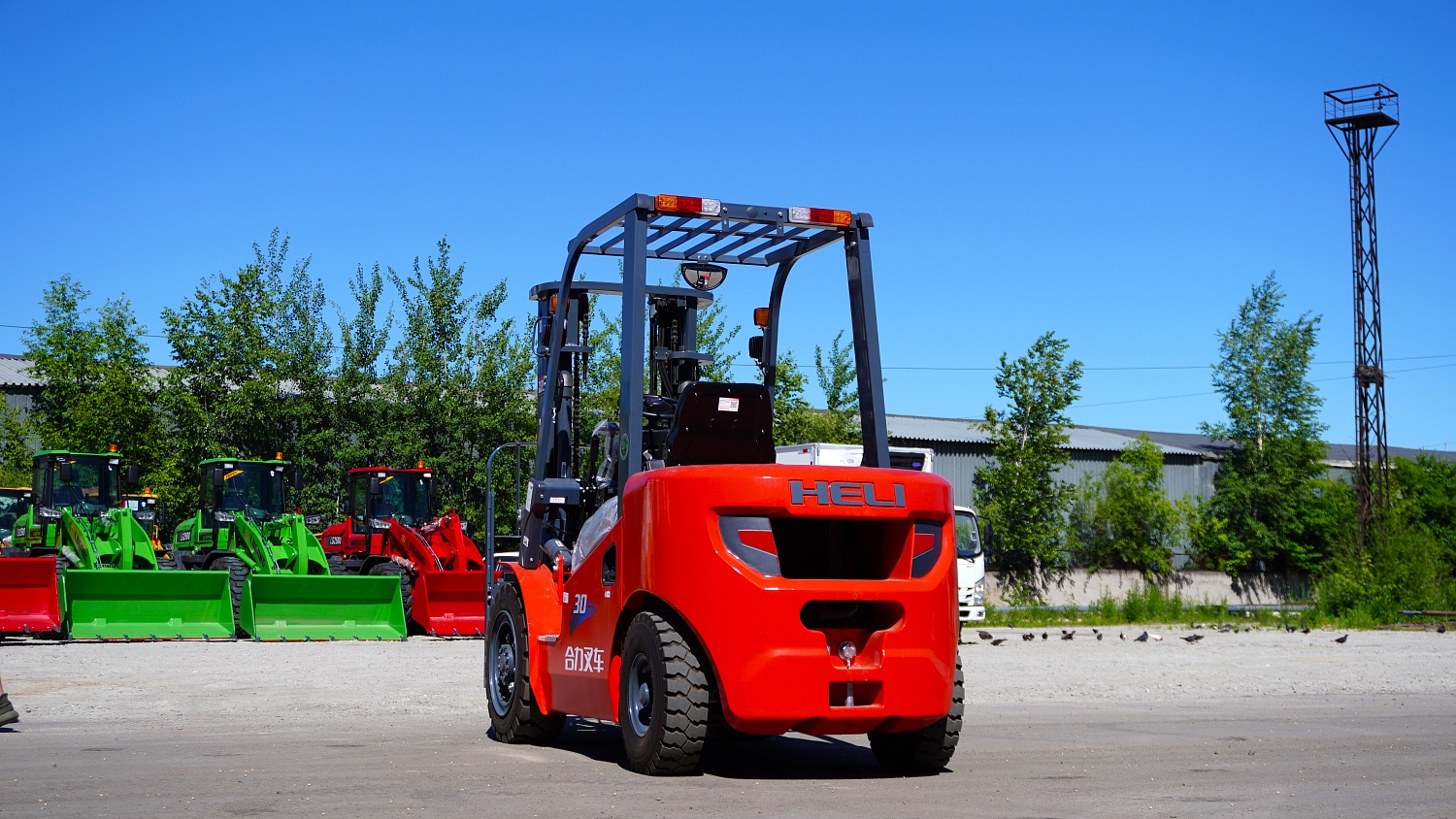 Вилочный погрузчик Heli CPCD30: надежный партнер для сложных задач