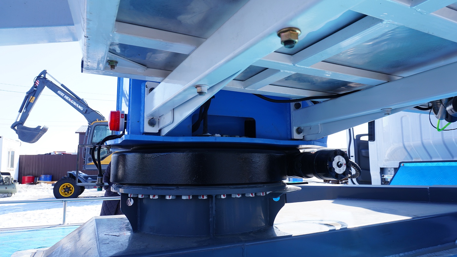 Автовышка Isuzu ELF KV100 30 метров