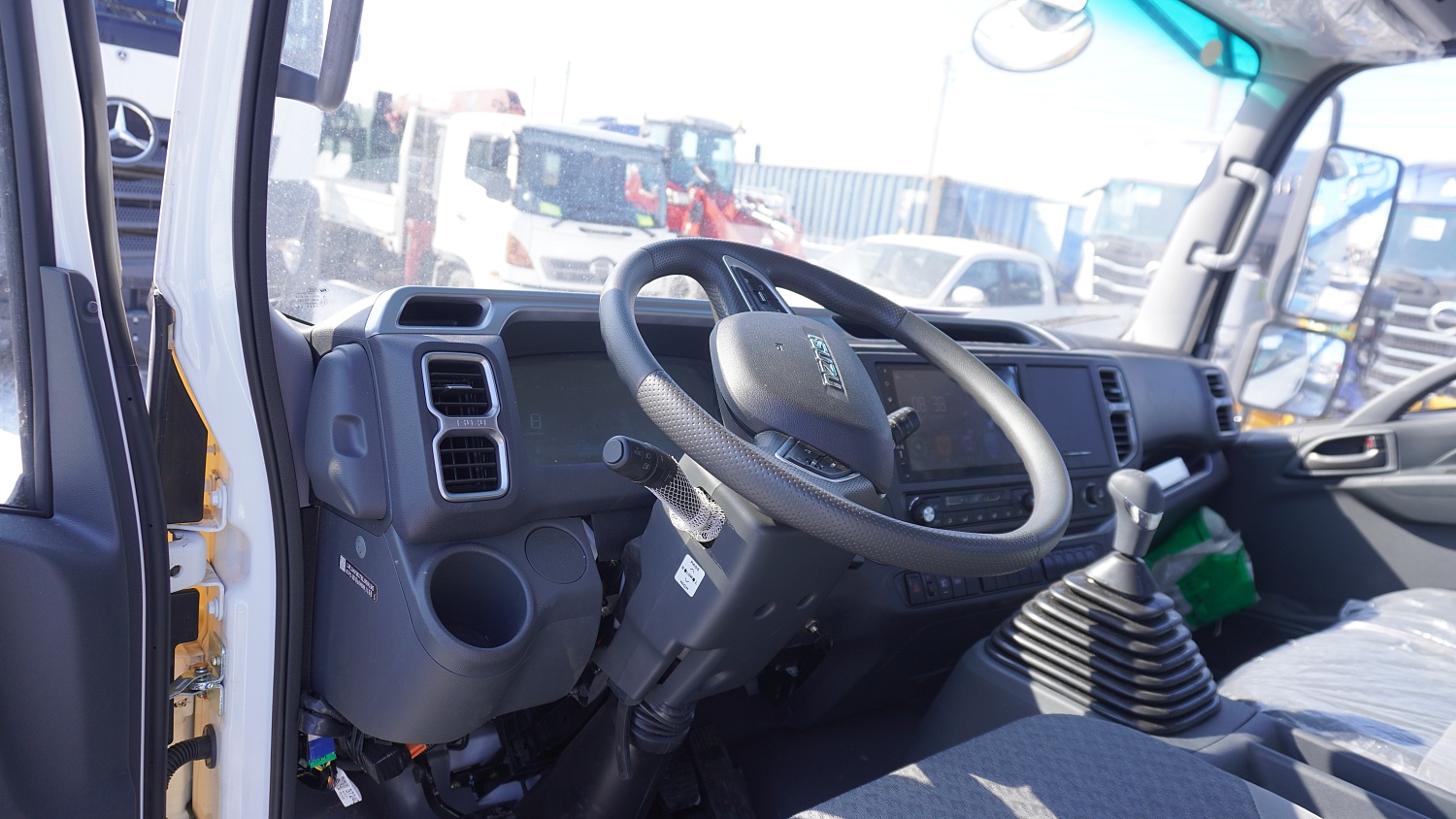 Автовышка Isuzu ELF KV100 30 метров