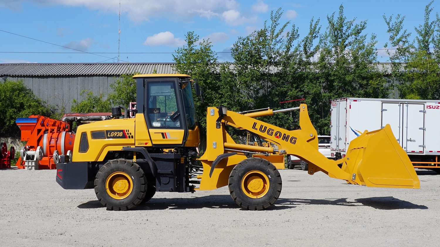 Фронтальный погрузчик Lugong LG938: универсальный помощник для российских реалий
