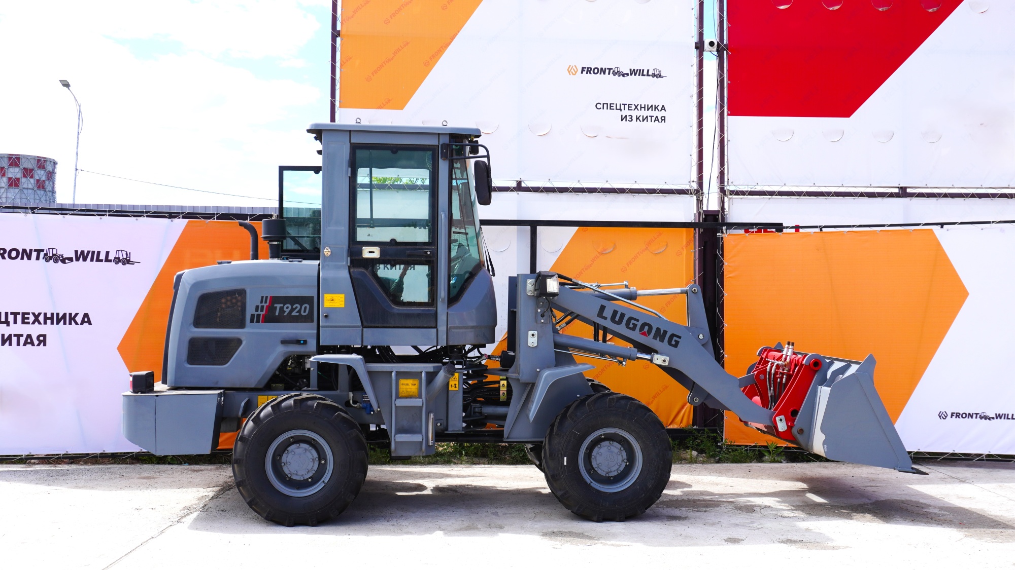 Фронтальный погрузчик  Lugong Т920
