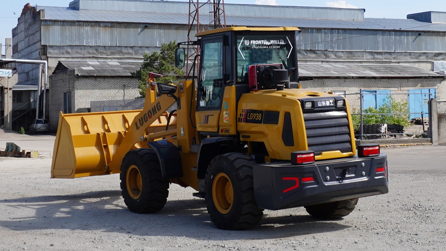 Фронтальный погрузчик Lugong LG938: универсальный помощник для российских реалий
