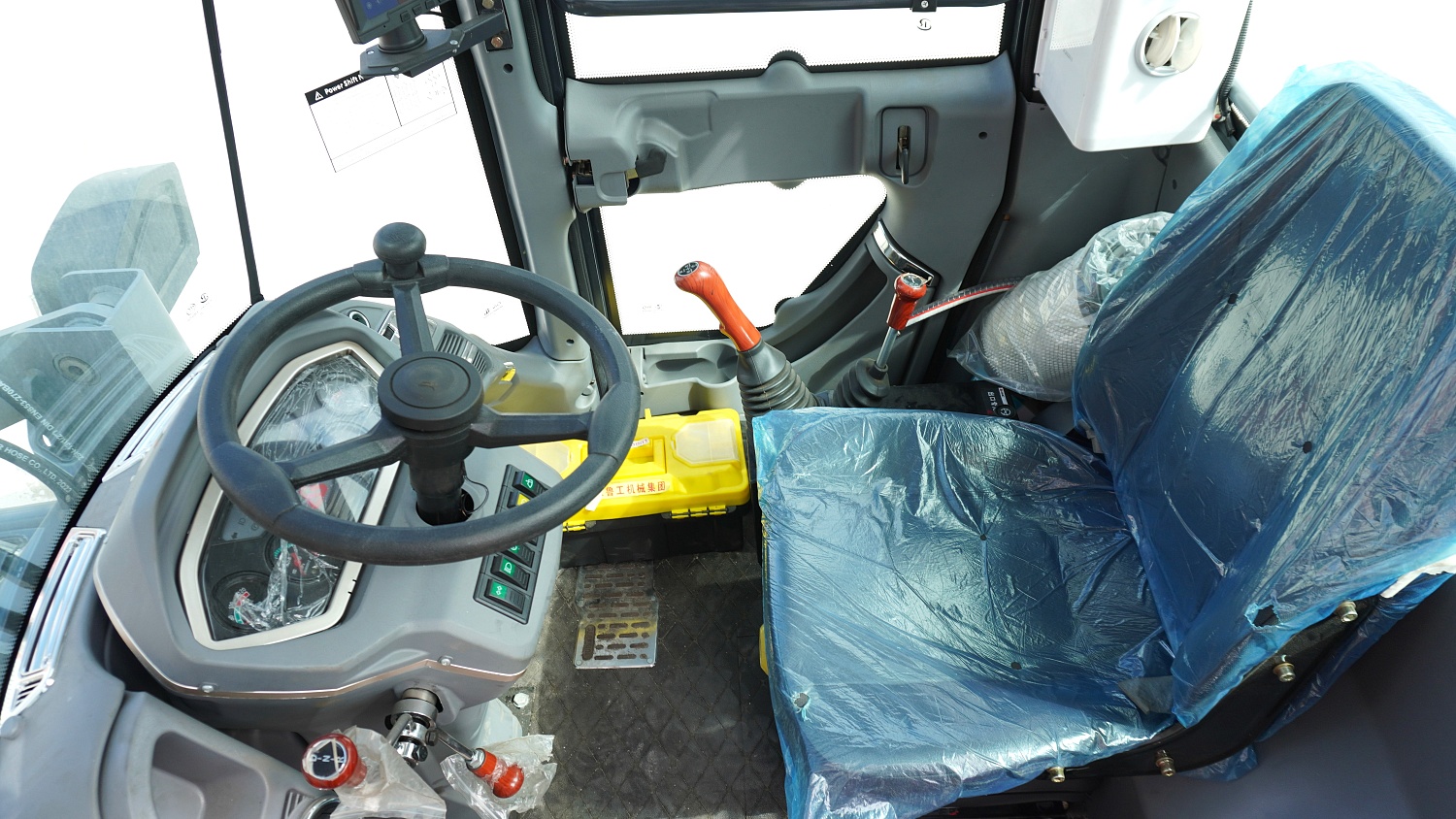 Фронтальный погрузчик Lugong T920: надежный помощник для строительных и складских работ