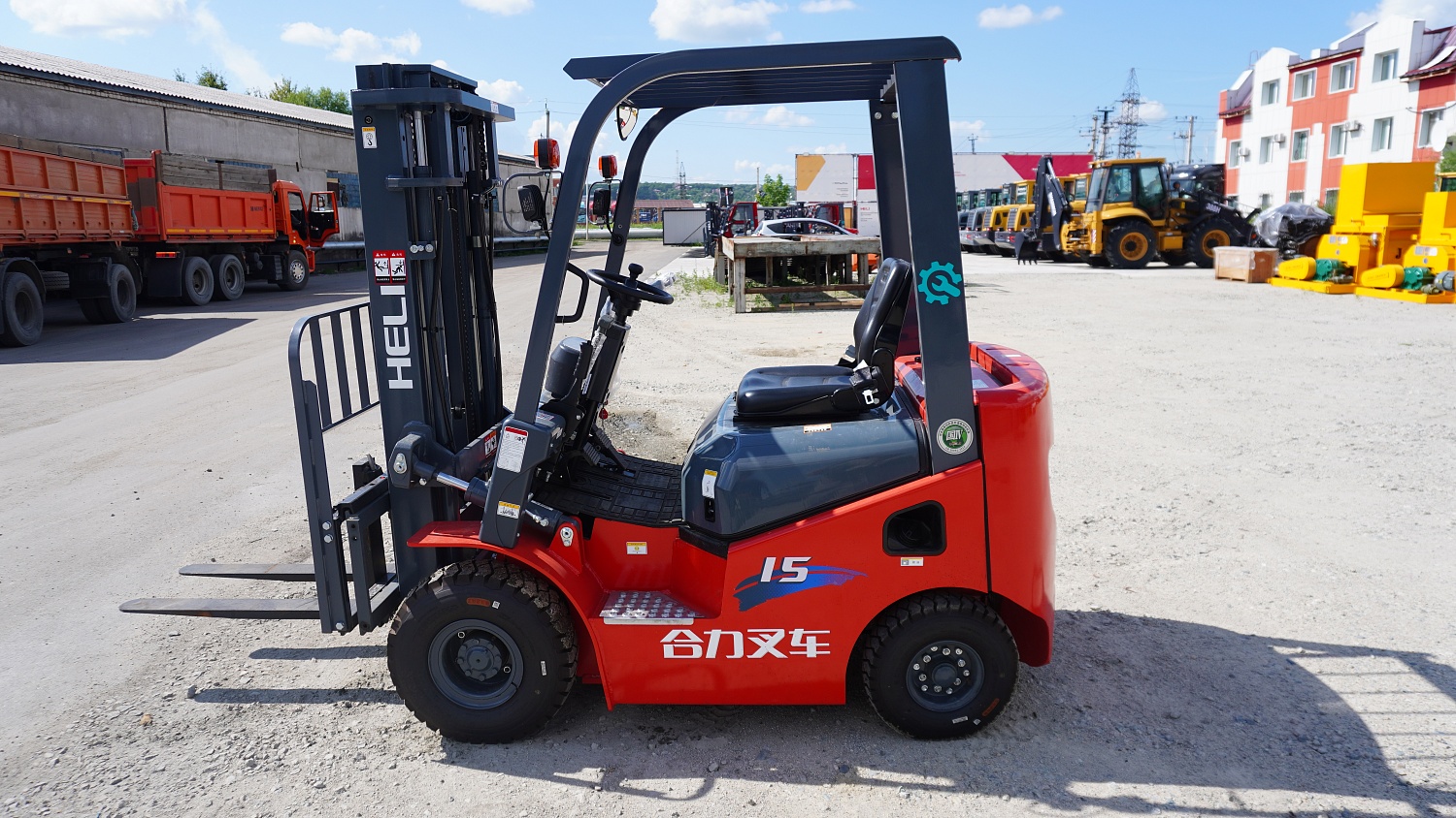 Вилочный погрузчик Heli CPCD15: компактный труженик для современных складов